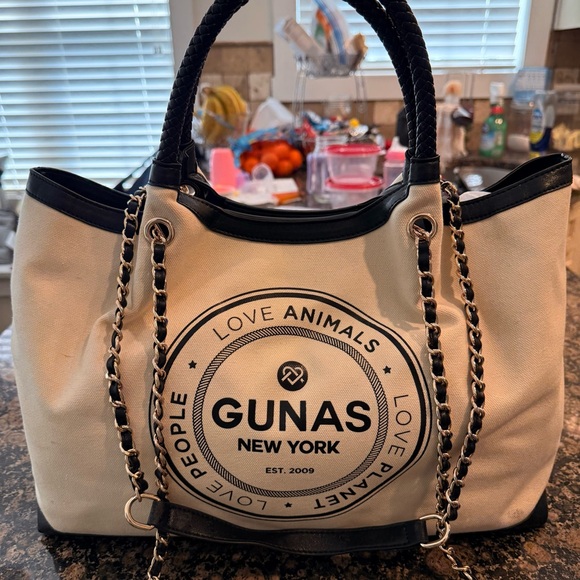 Gunas Handbags - New York Cream & Black Tote Bag